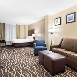 Queen Suite Mobility accessible